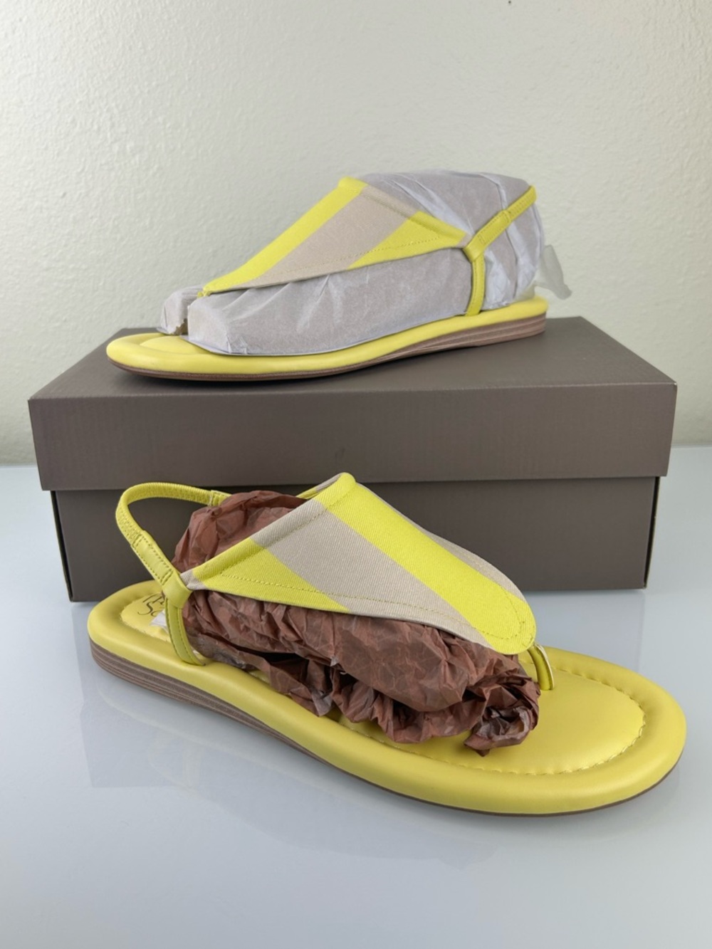 Franco Sarto Jocelyn Sz 11M Bright Neon Yellow Slingback Sandals Open Toe Thong - Picture 2 of 16